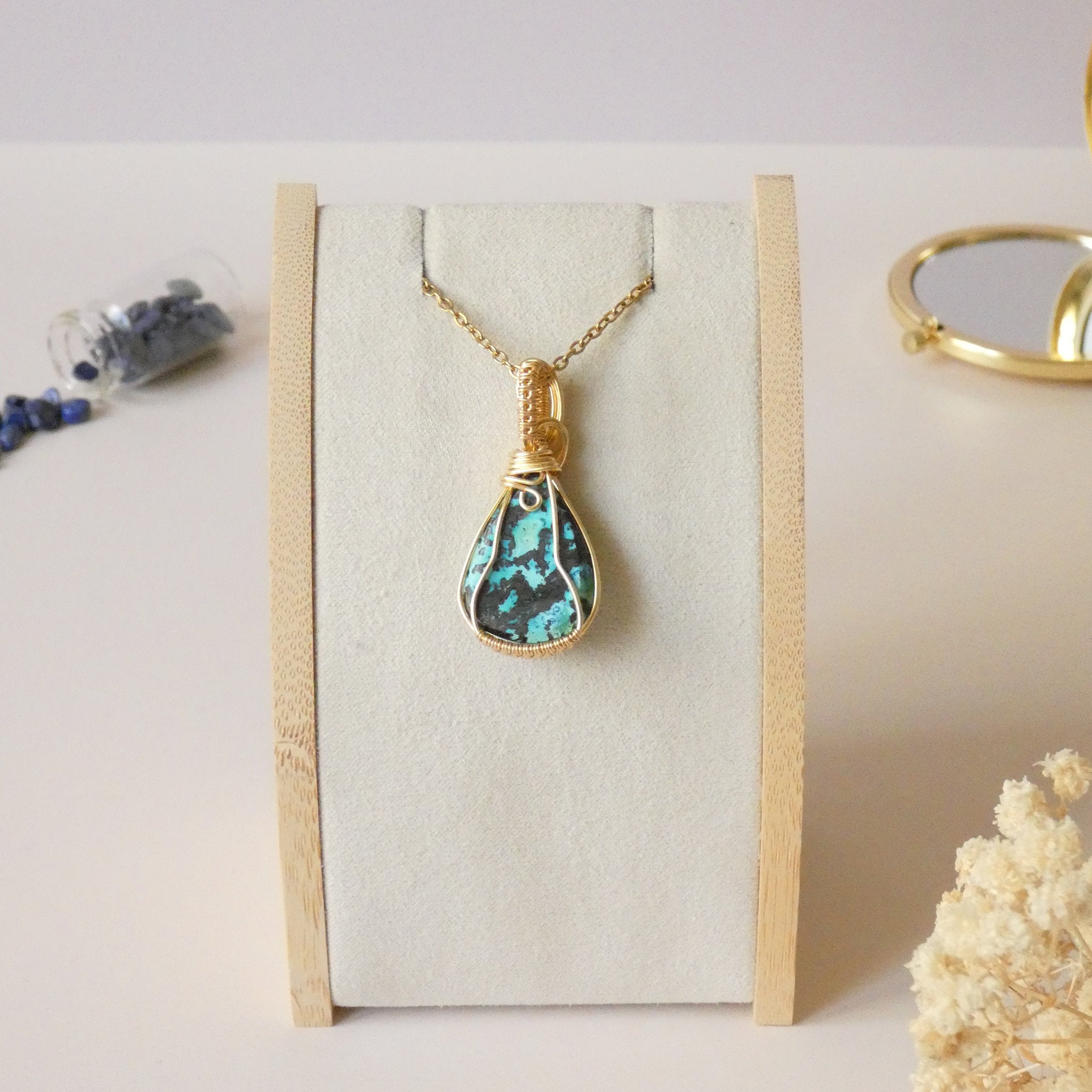 Pendentif chrysocolle 4,3 cm wire wrapping doré