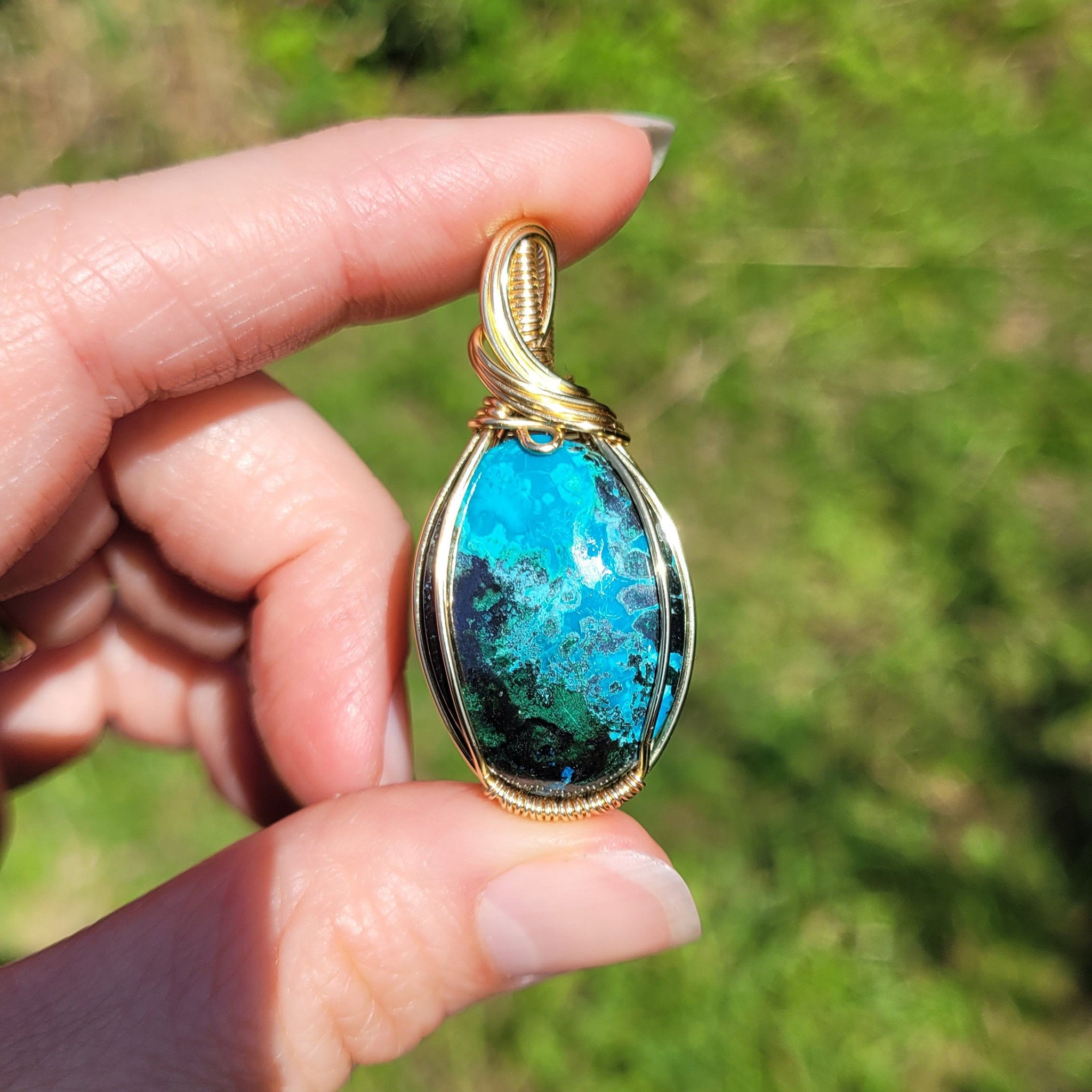 Pendentif chrysocolle et malachite 4,4 cm wire wrapping doré