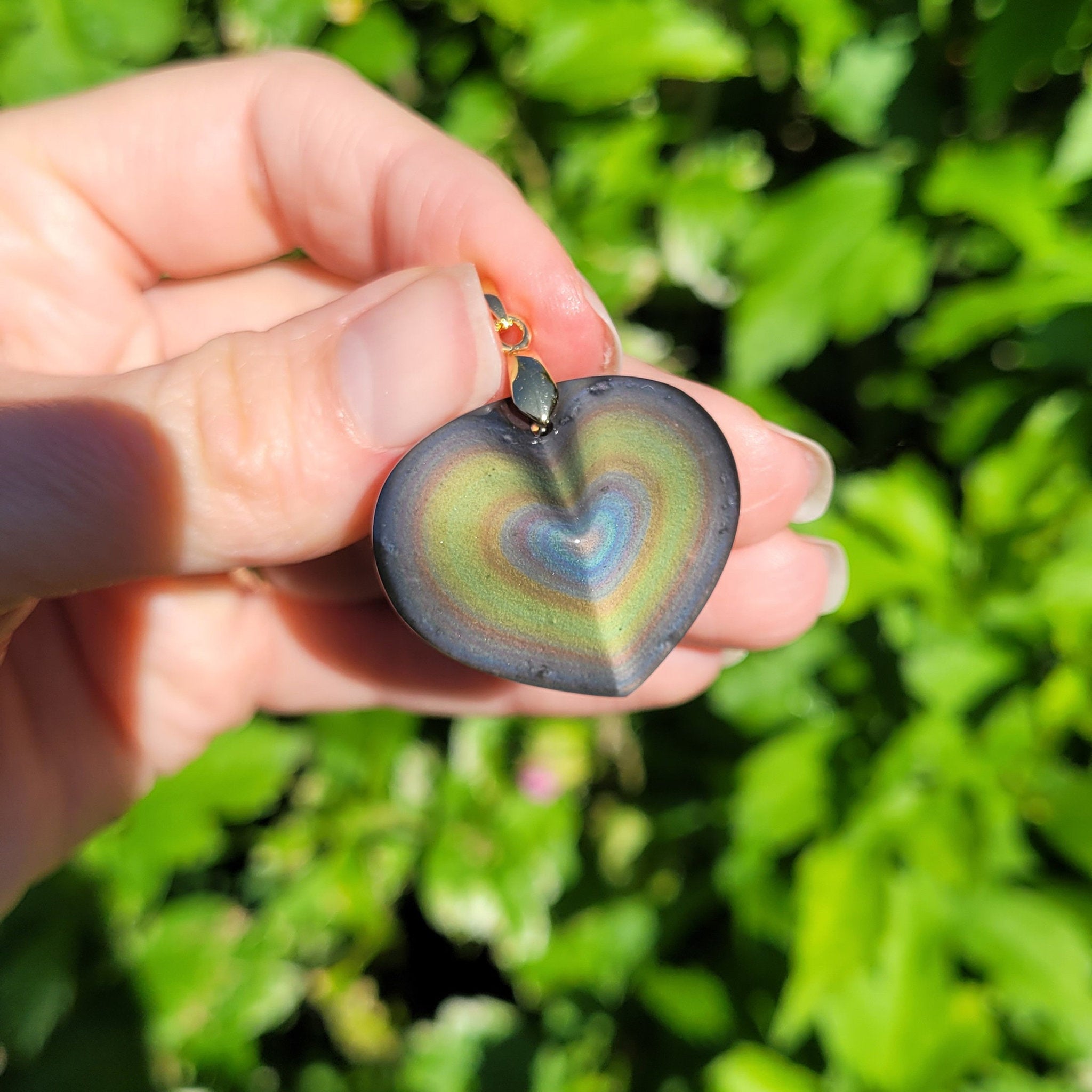 Pendentif coeur en obsidienne oeil céleste 2,4 cm bélière dorée