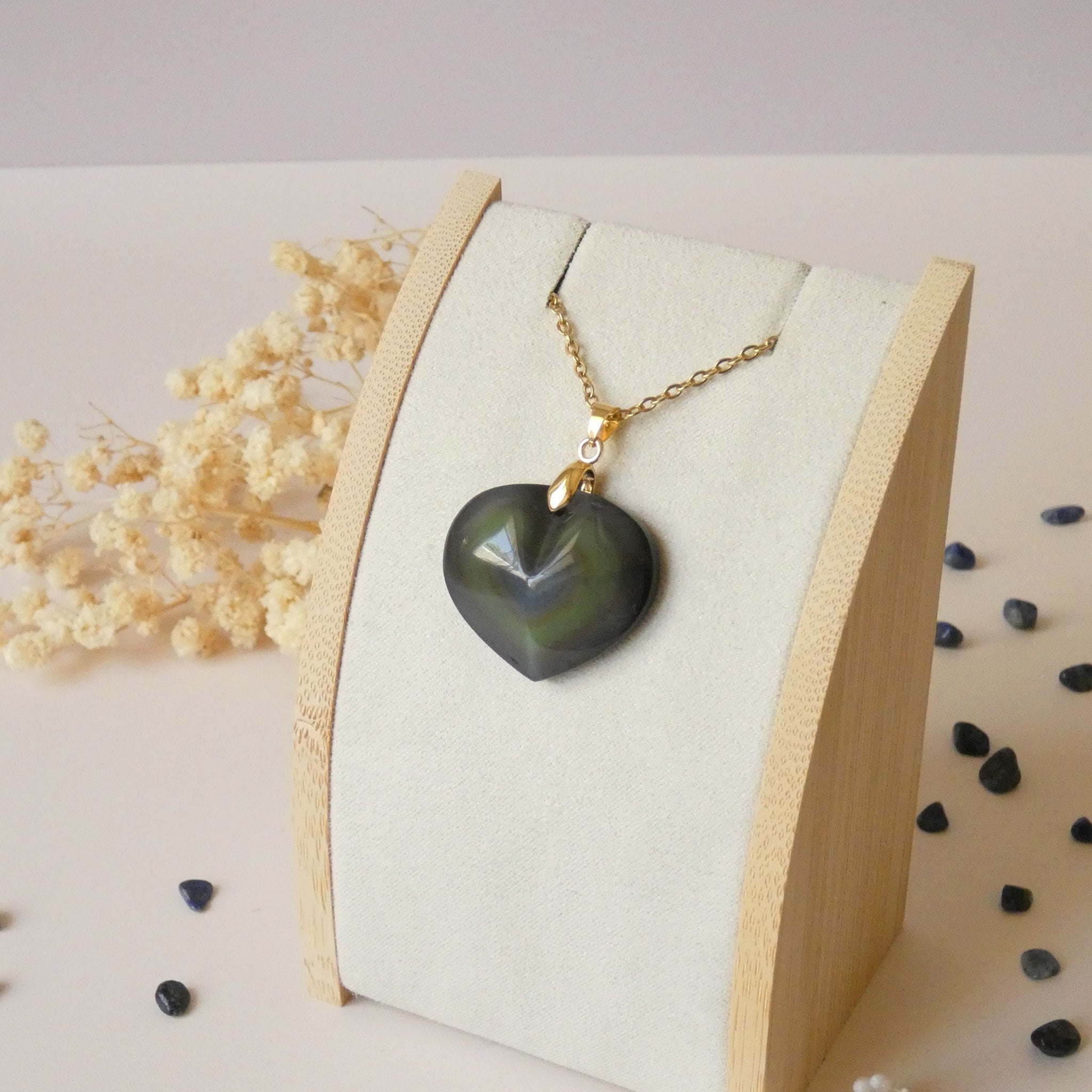 Pendentif coeur en obsidienne oeil céleste 2,4 cm bélière dorée