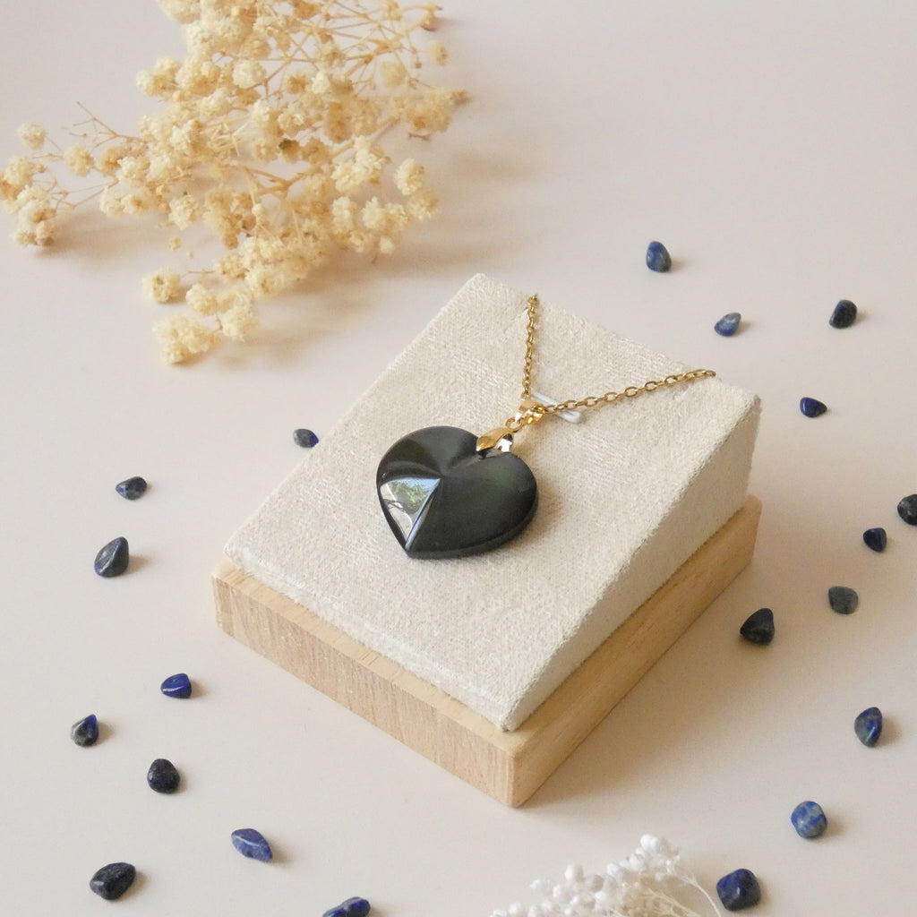 Pendentif coeur en obsidienne oeil céleste 2,4 cm bélière dorée