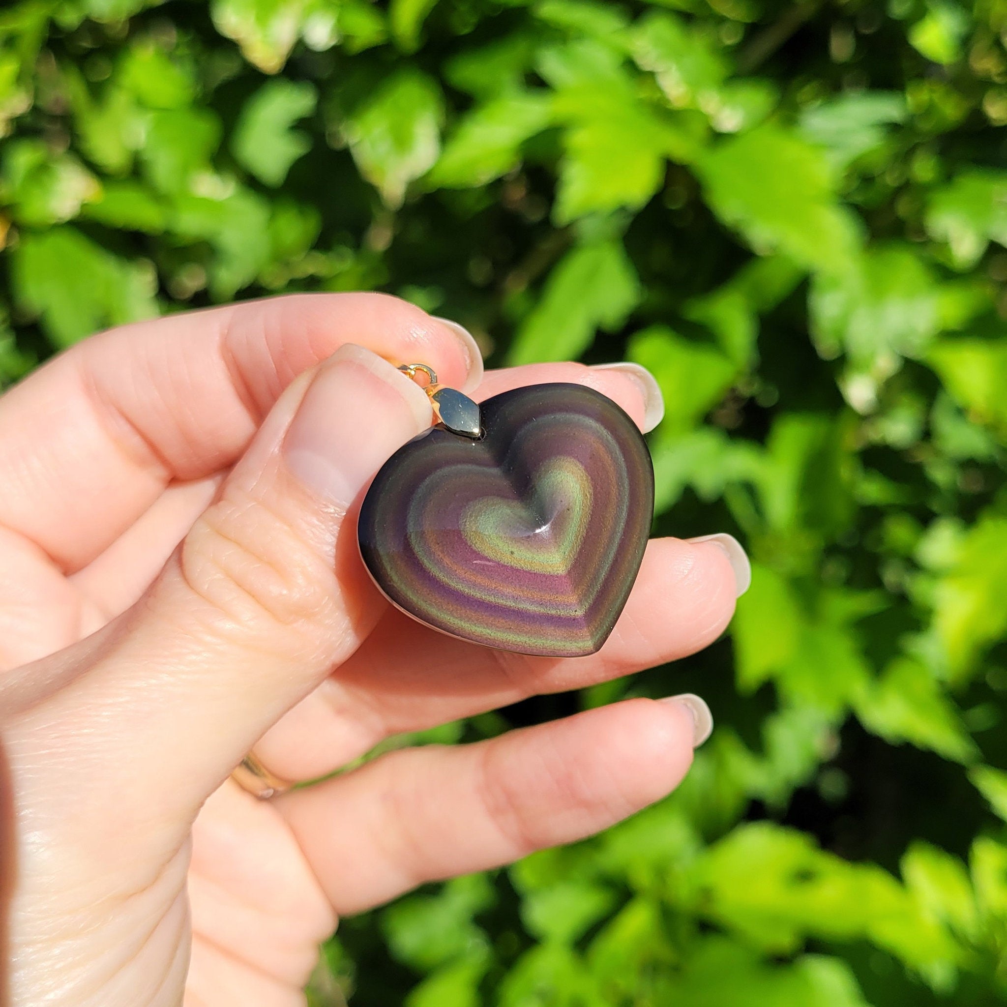 Pendentif coeur en obsidienne oeil céleste 2,7 cm bélière dorée