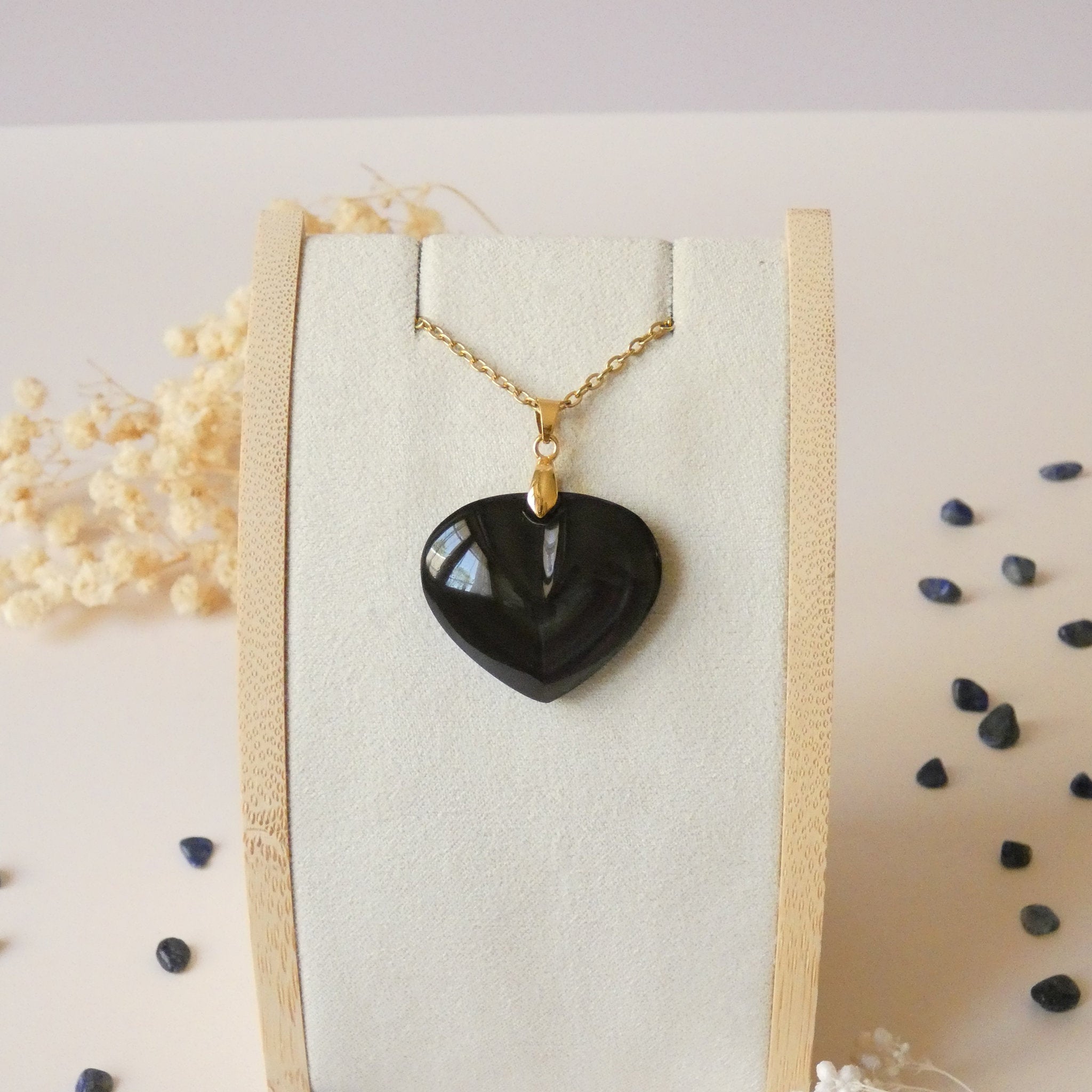 Pendentif coeur en obsidienne oeil céleste 2,7 cm bélière dorée