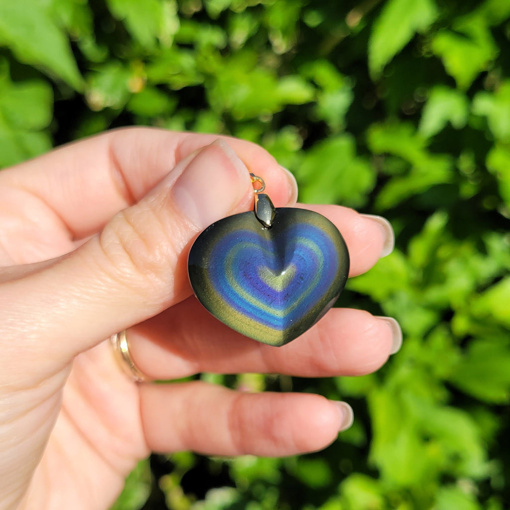 Pendentif coeur en obsidienne oeil céleste 2,6 cm bélière dorée