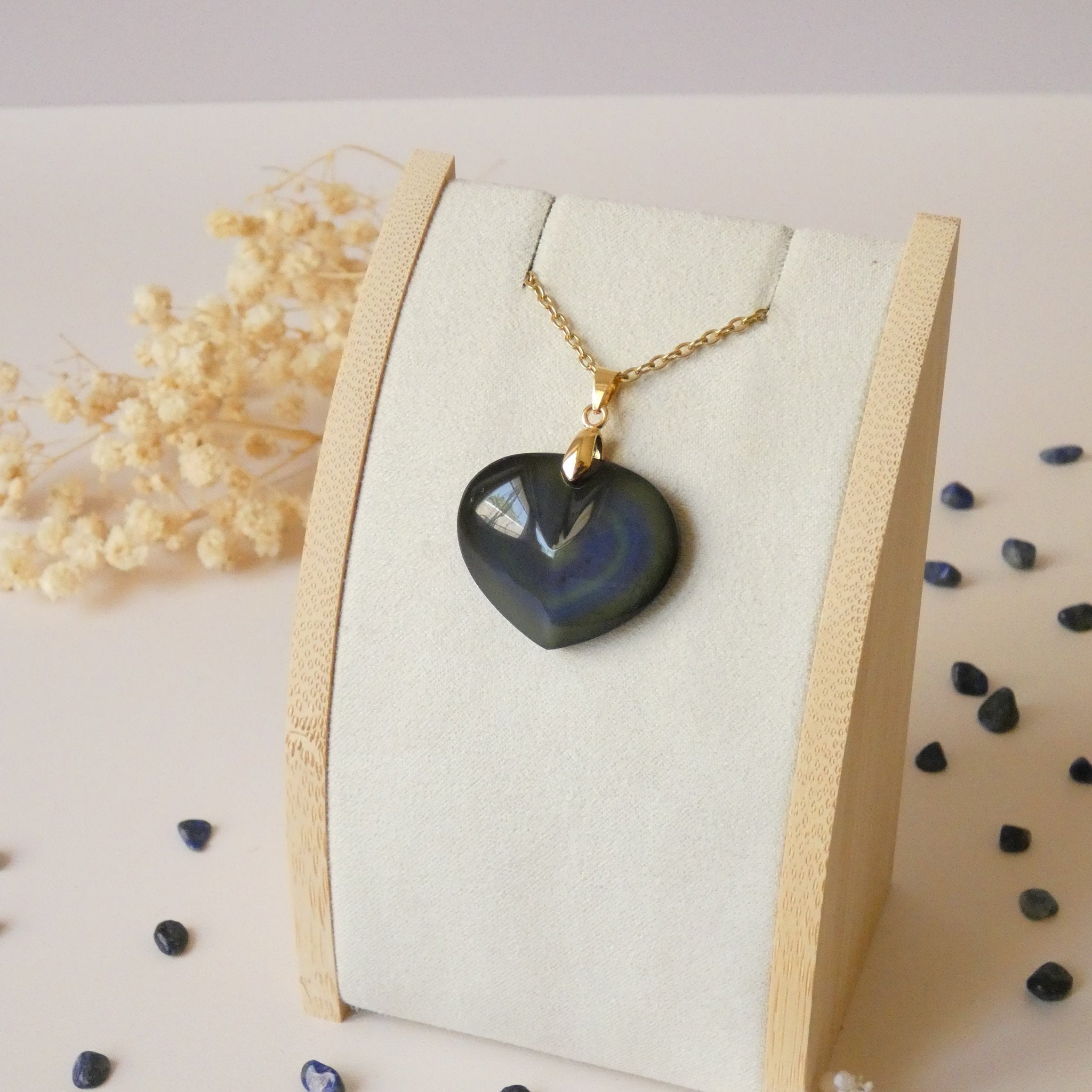 Pendentif coeur en obsidienne oeil céleste 2,6 cm bélière dorée