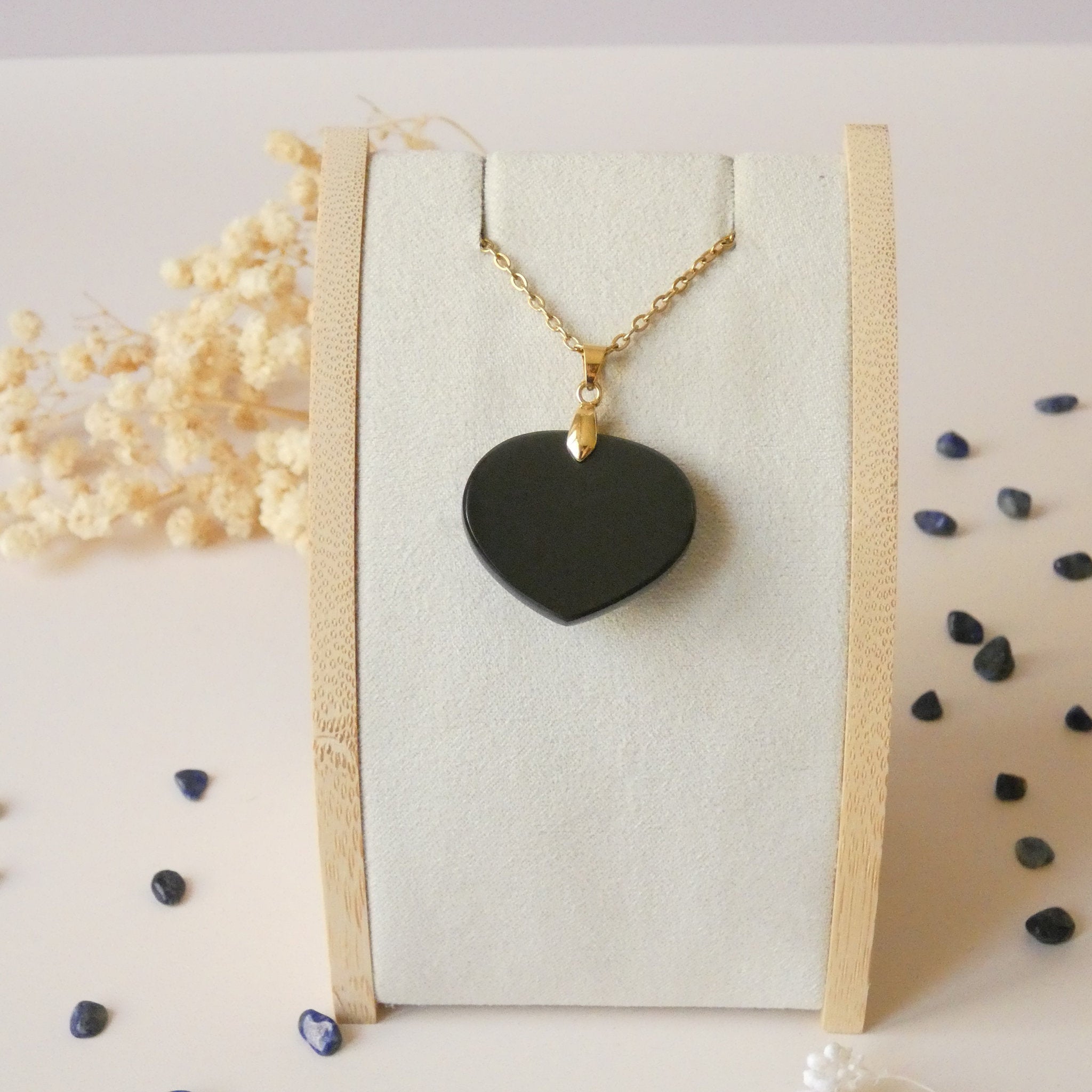 Pendentif coeur en obsidienne oeil céleste 2,6 cm bélière dorée