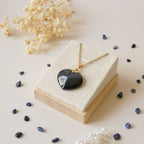 Pendentif coeur en obsidienne oeil céleste 2,6 cm bélière dorée