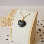 Pendentif coeur en obsidienne oeil céleste 2,4 cm bélière dorée