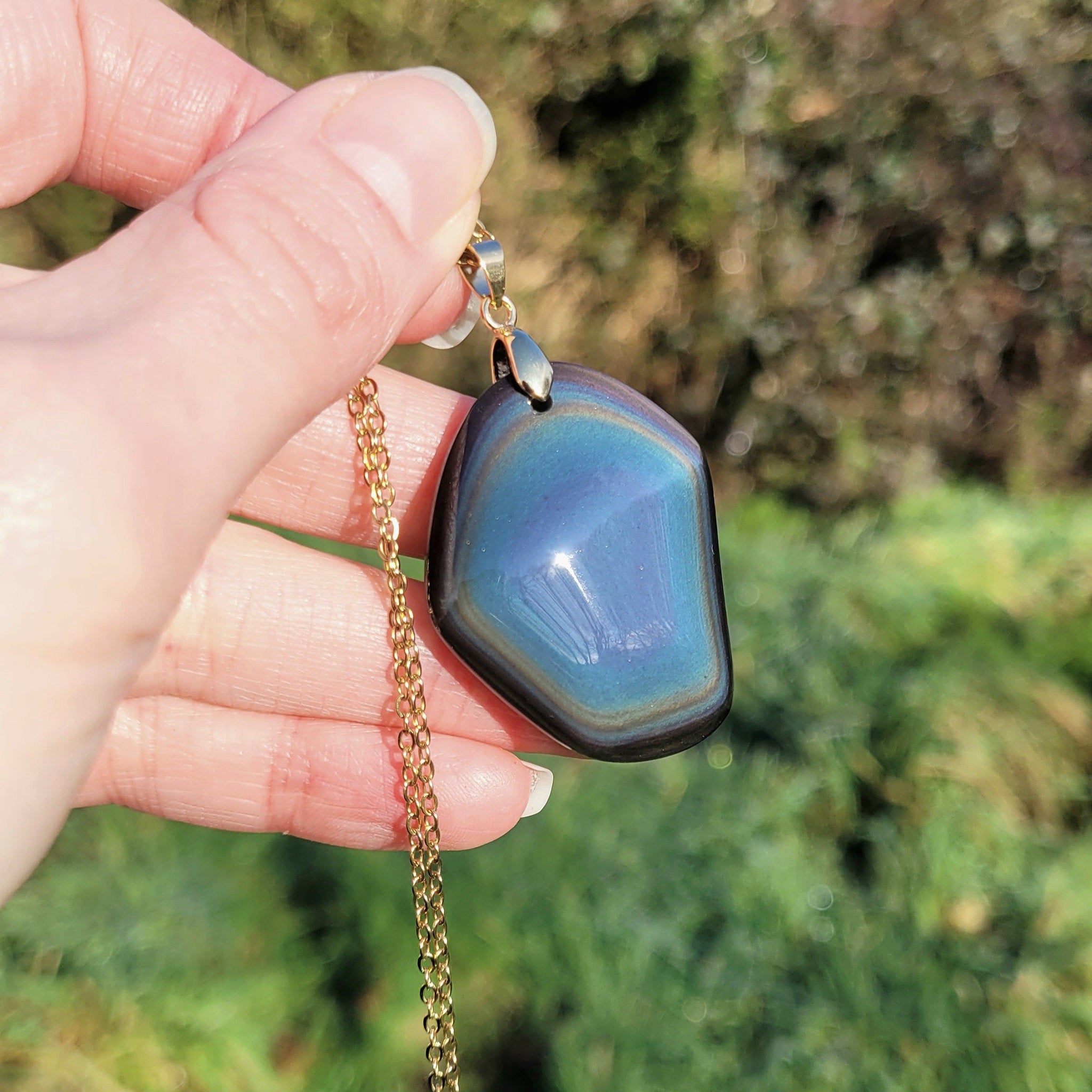 Pendentif forme libre obsidienne oeil céleste 3,9 cm – Bélière dorée