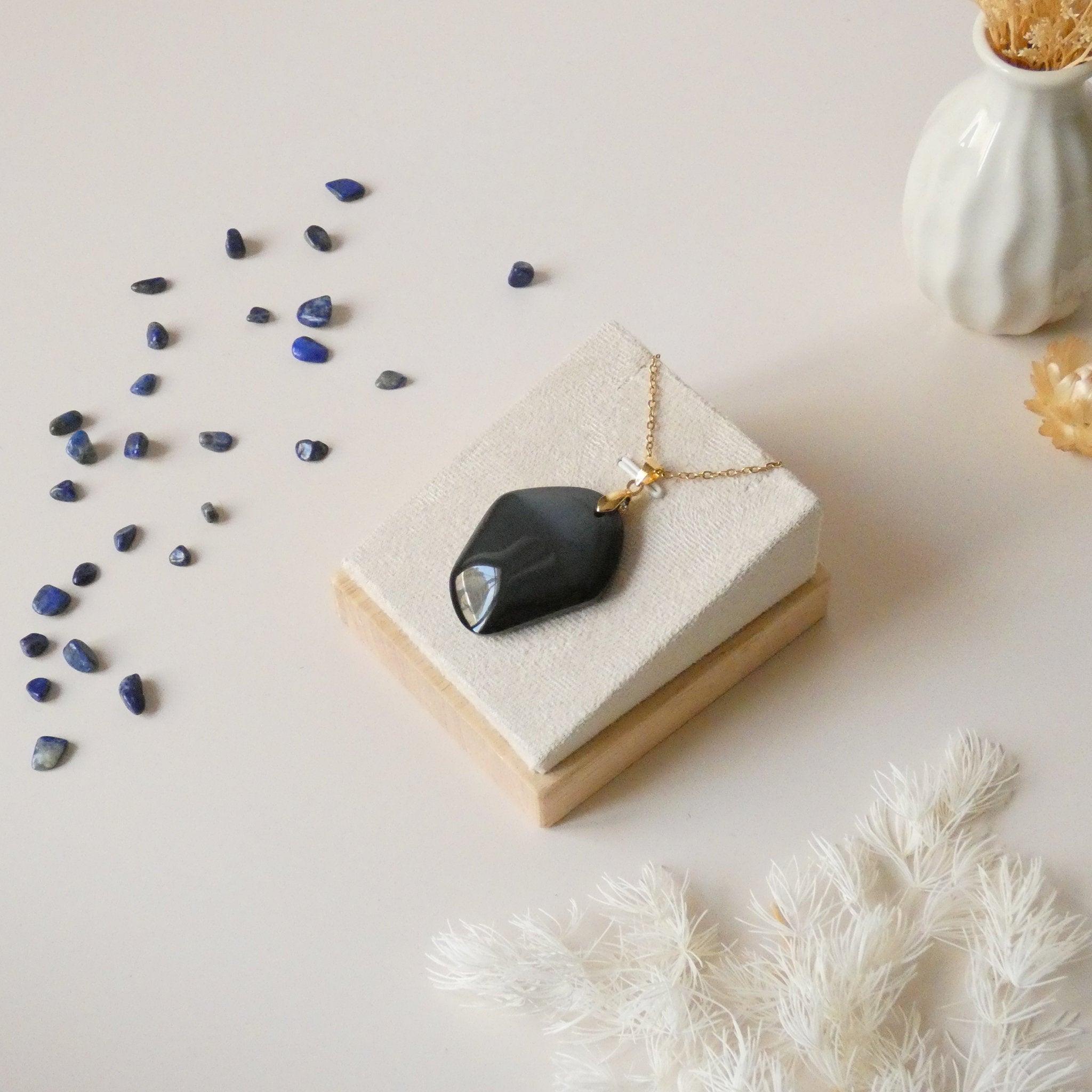 Pendentif forme libre obsidienne oeil céleste 3,9 cm – Bélière dorée