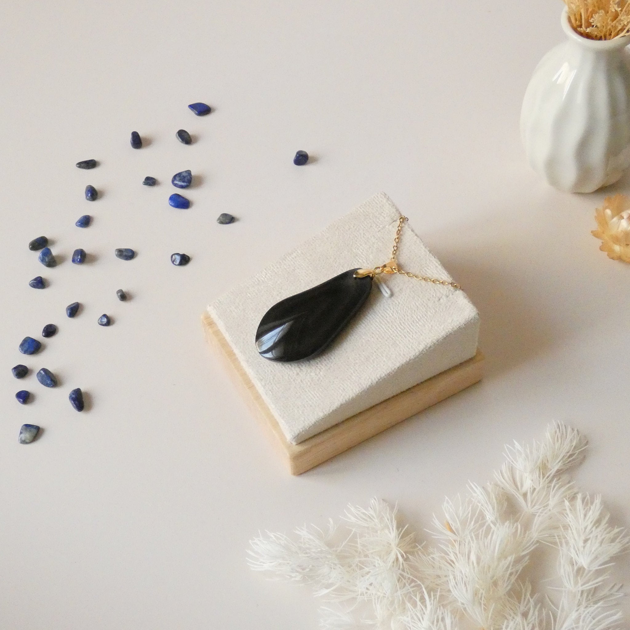 Pendentif forme libre obsidienne oeil céleste 4,7 cm – Bélière dorée