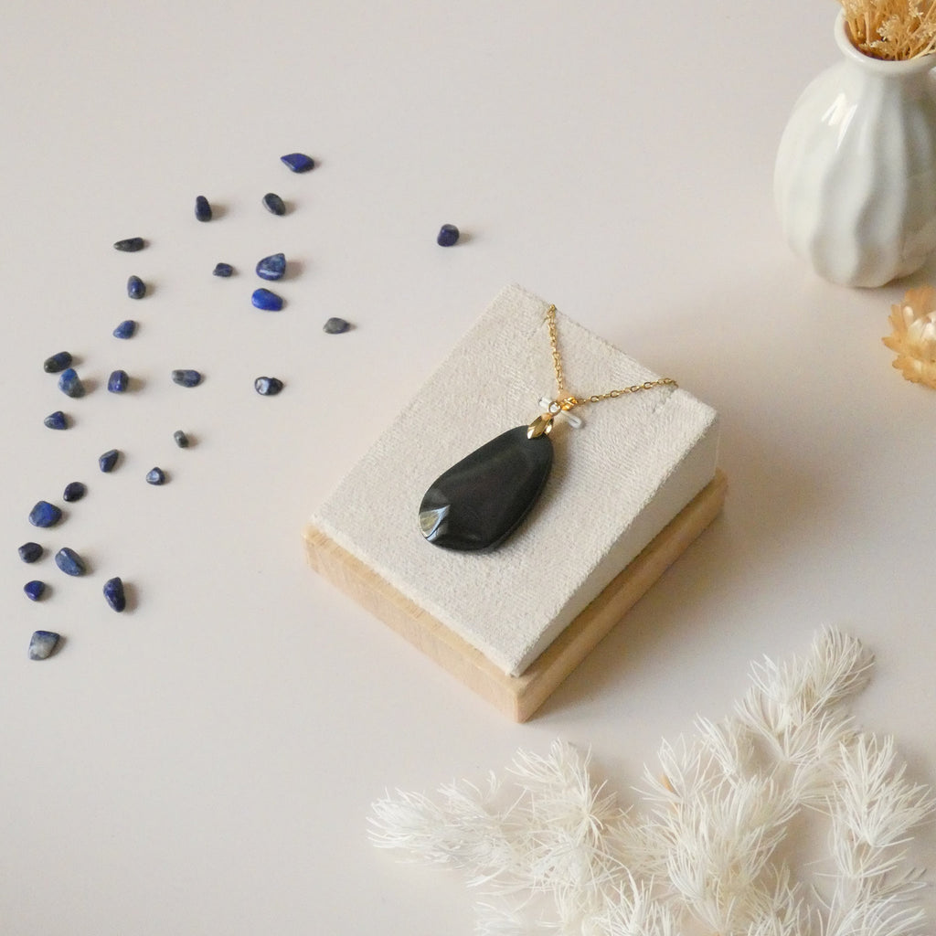 Pendentif forme libre obsidienne oeil céleste 3,7 cm – Bélière dorée