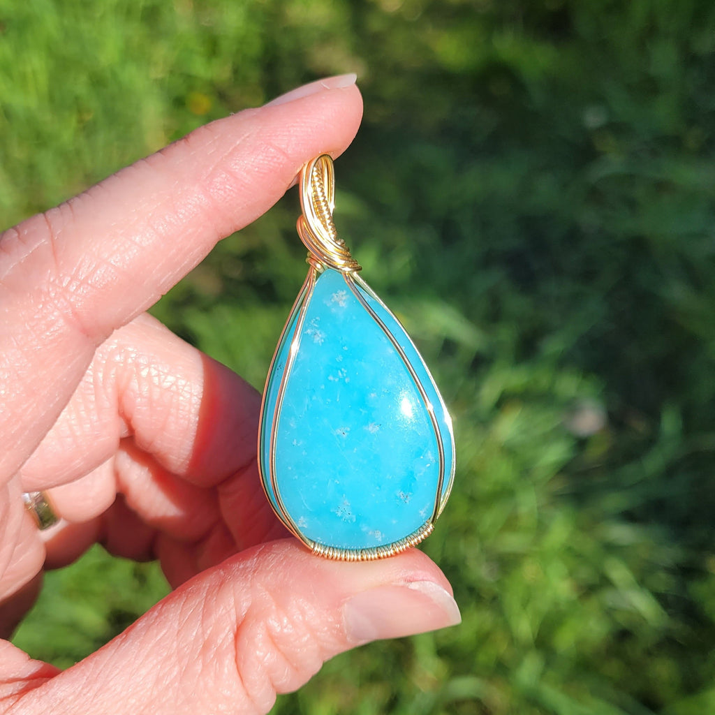 Pendentif en hémimorphite wire wrapping doré – 5,3 cm