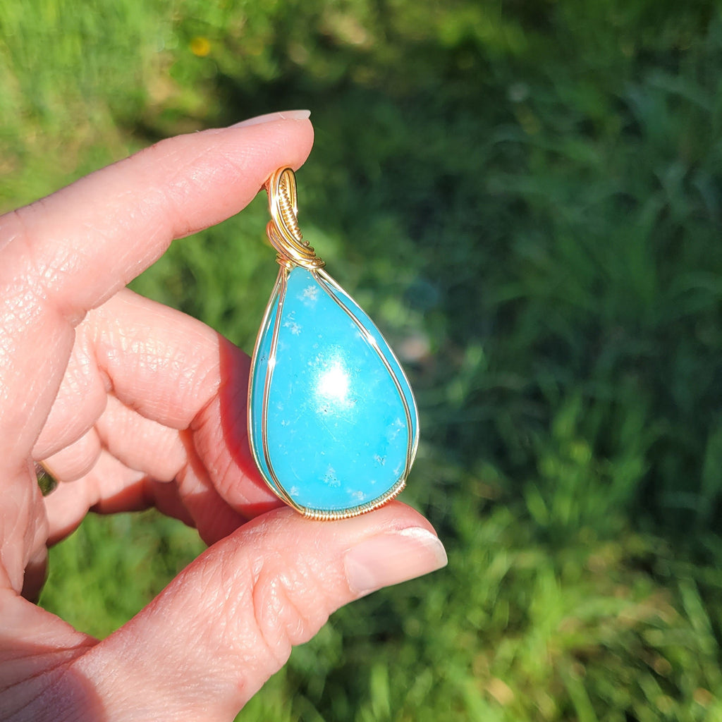 Pendentif en hémimorphite wire wrapping doré – 5,3 cm