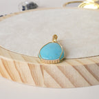 Pendentif en hémimorphite wire wrapping doré – 5,3 cm