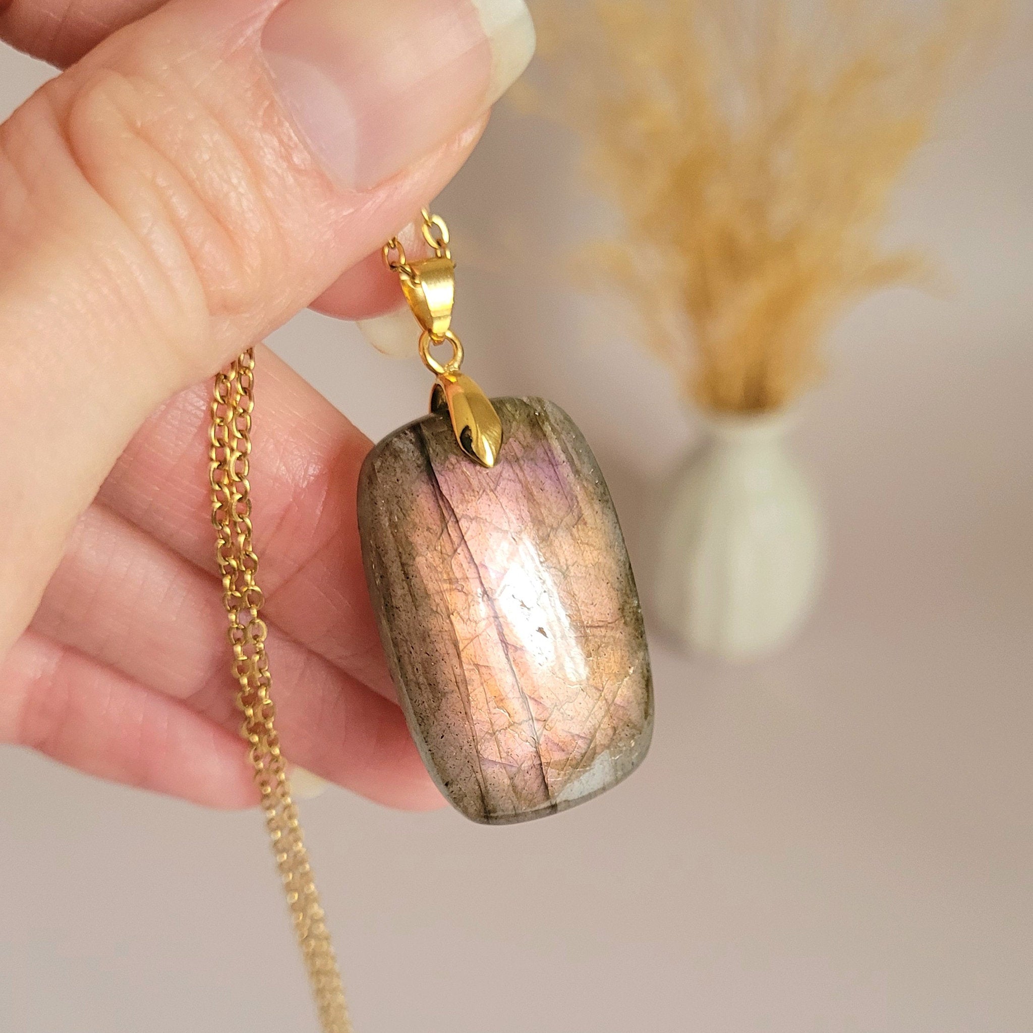 Pendentif en labradorite bélière dorée – 3,3 cm