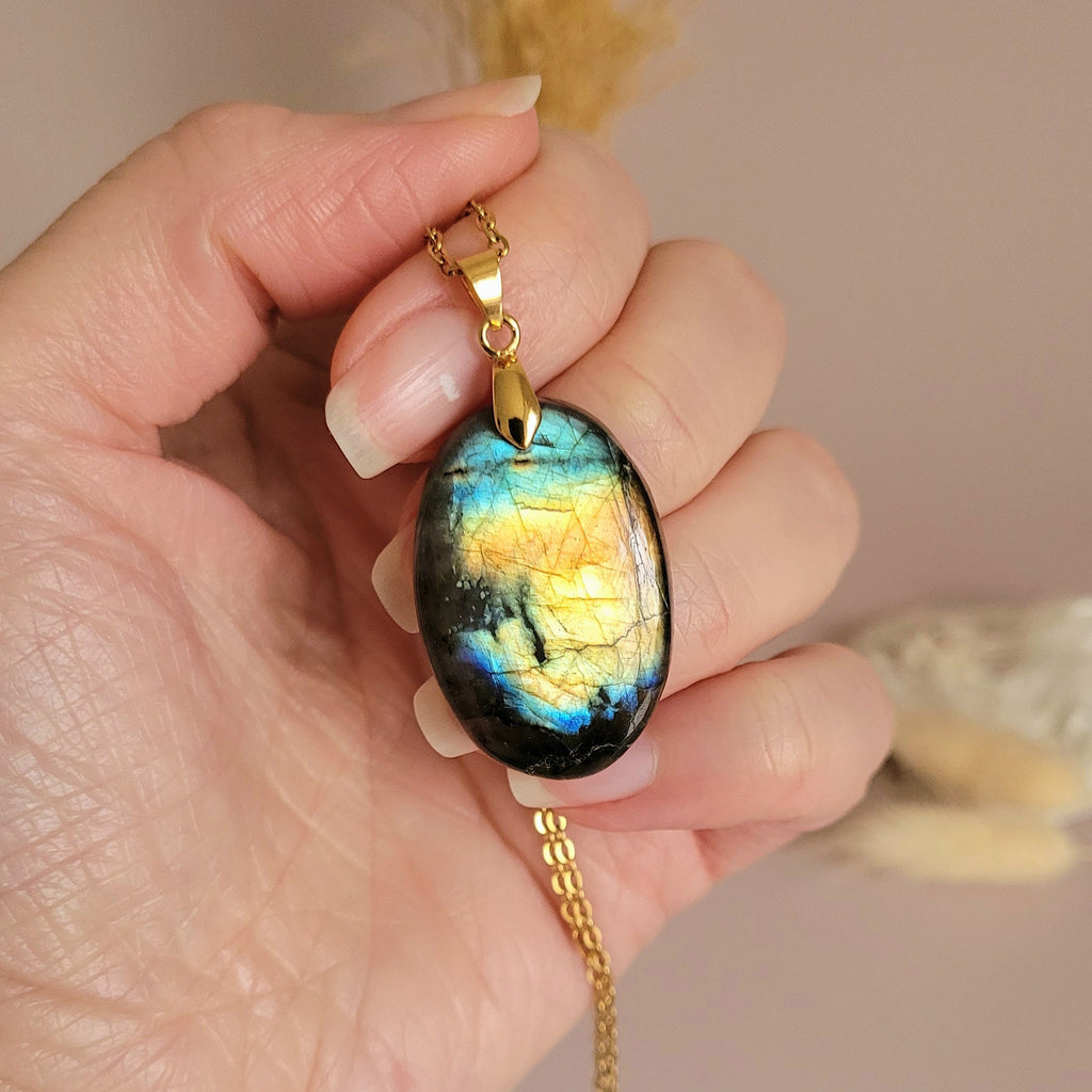 Pendentif en labradorite bélière dorée – 3,2 cm