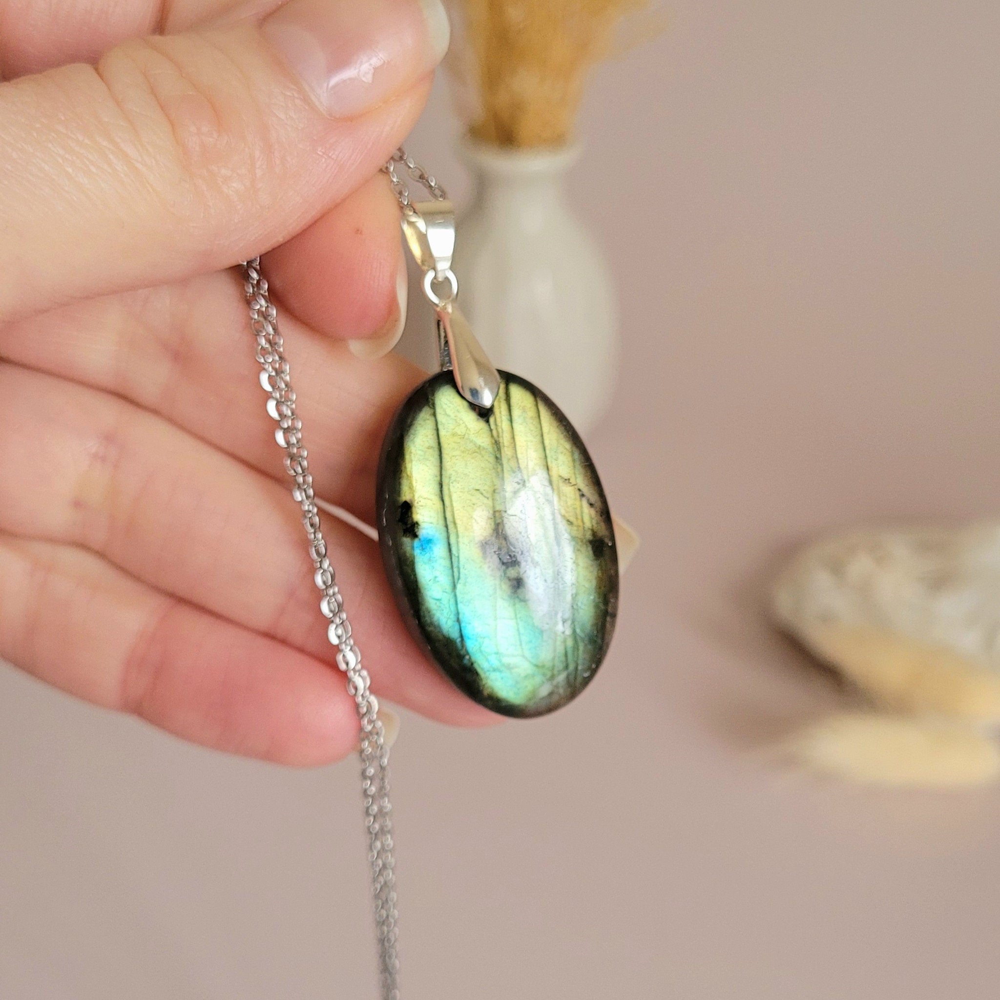 Pendentif en labradorite bélière argentée – 3,4 cm