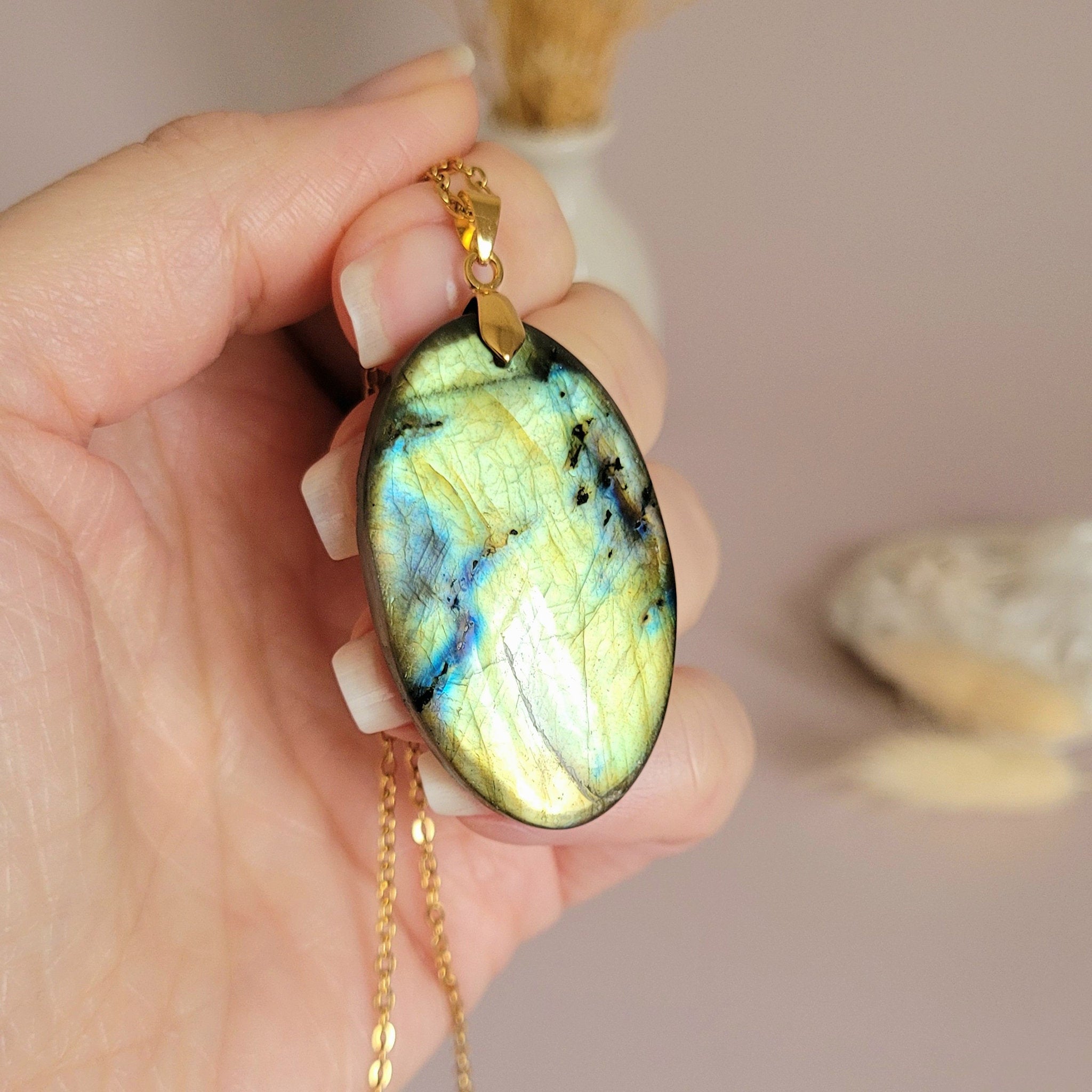 Pendentif en labradorite bélière dorée – 4,1 cm