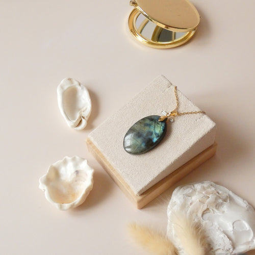 Pendentif en labradorite bélière dorée – 3,7 cm