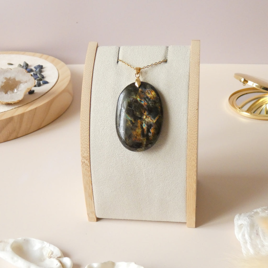 Pendentif en labradorite bélière dorée – 4,5 cm
