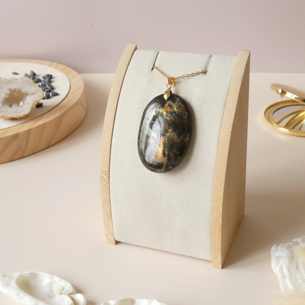 Pendentif en labradorite bélière dorée – 4,5 cm