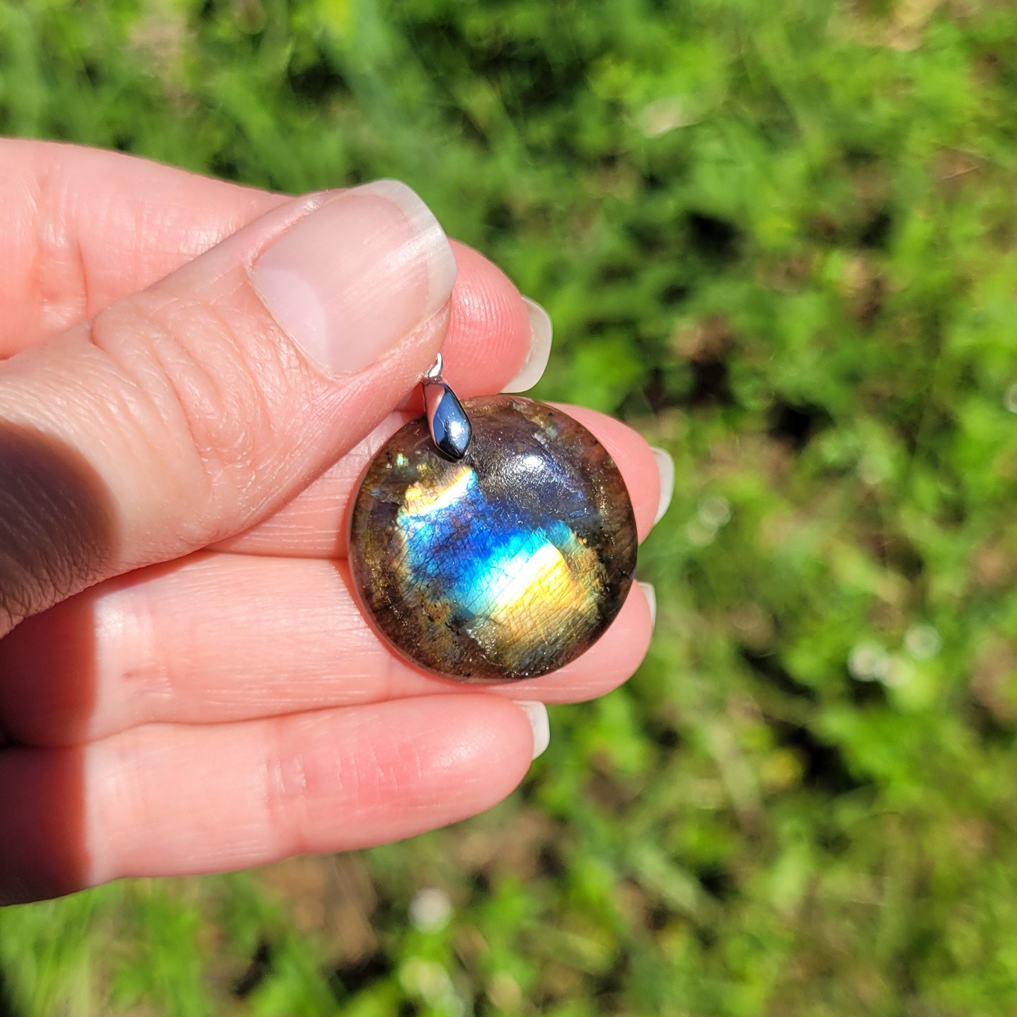 Pendentif en labradorite bélière argentée – 2,6 cm