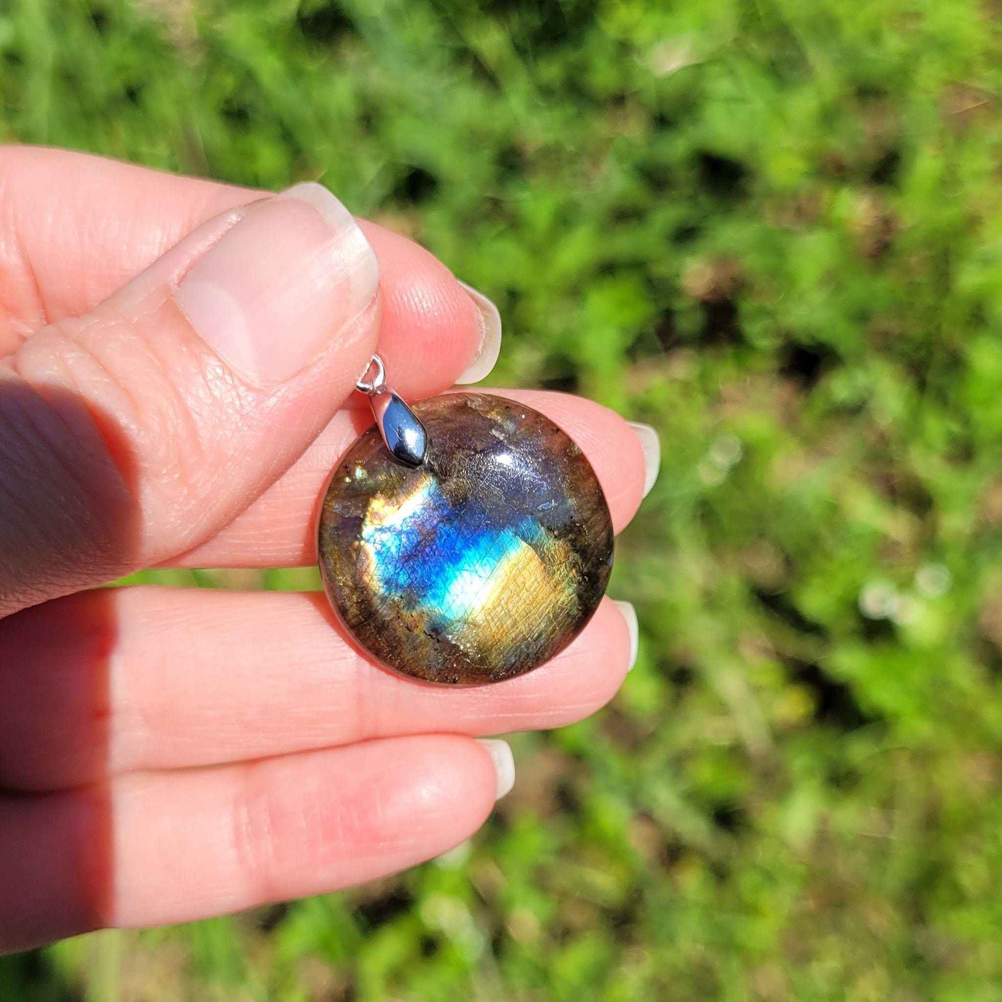 Pendentif en labradorite bélière argentée – 2,6 cm