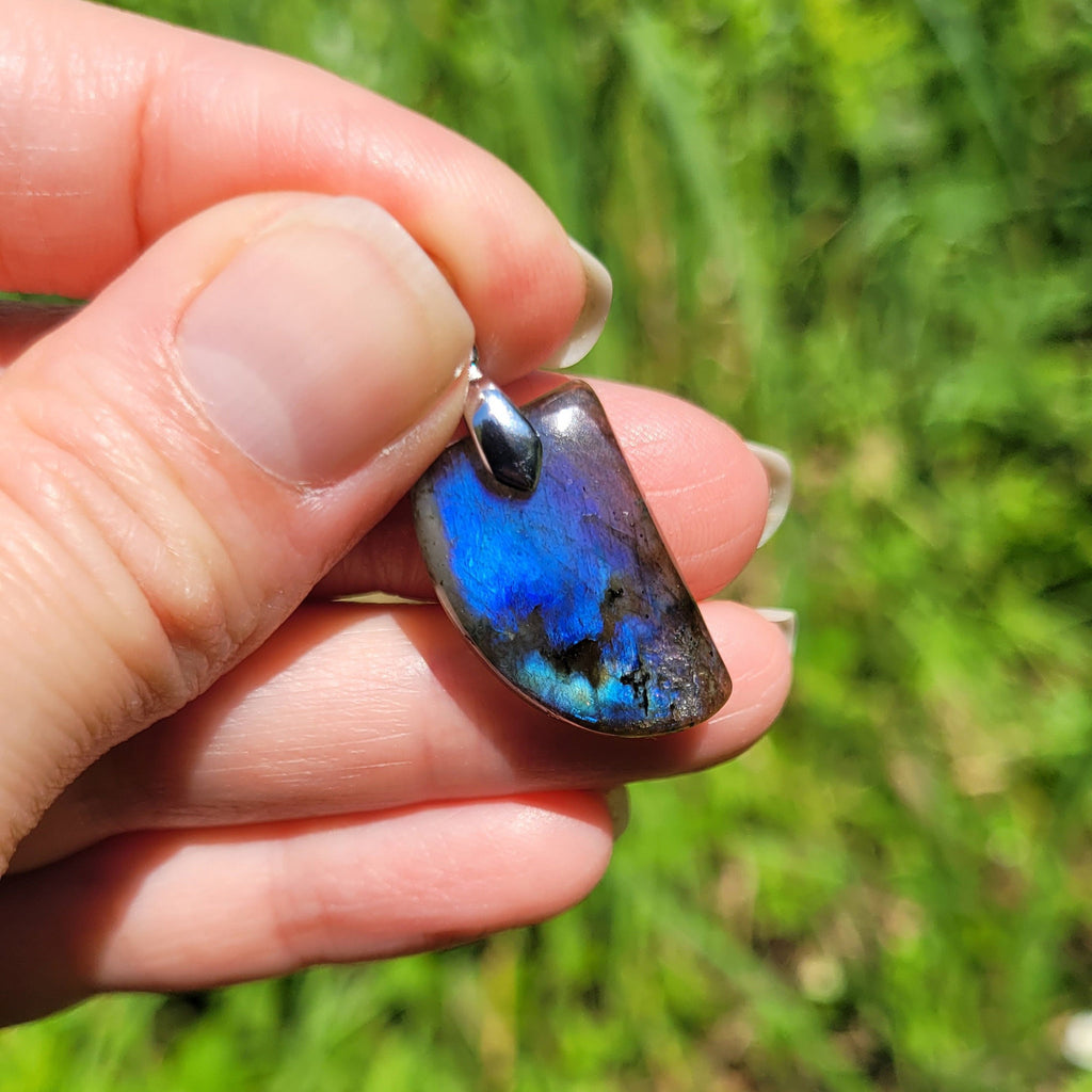 Pendentif en labradorite bélière argentée – 2,3 cm