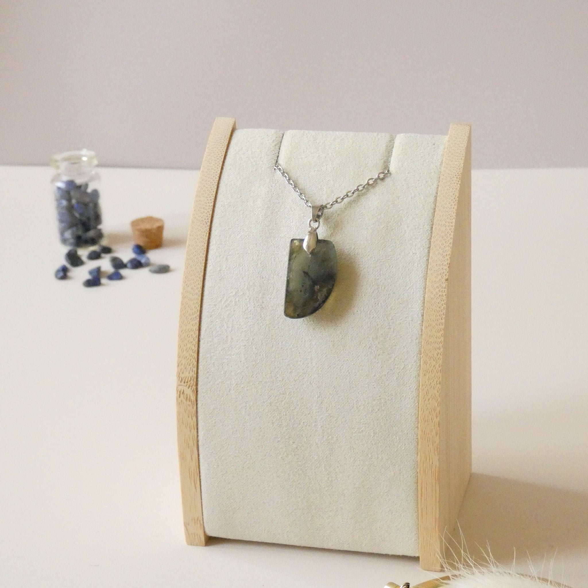 Pendentif en labradorite bélière argentée – 2,3 cm
