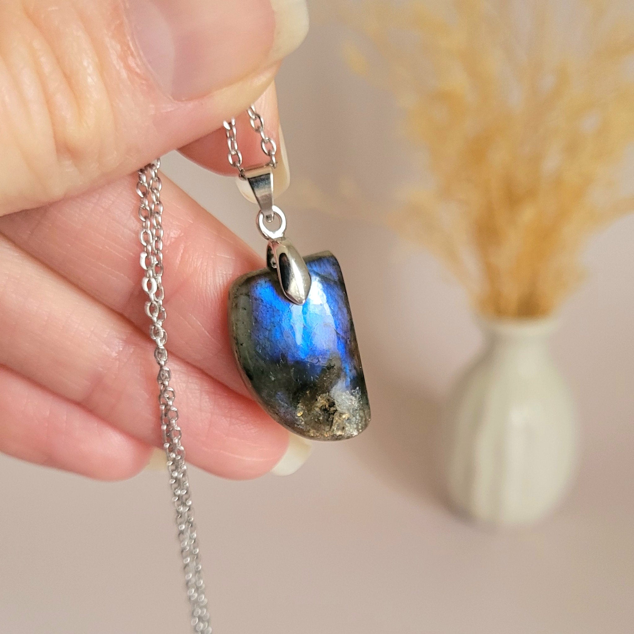 Pendentif en labradorite bélière argentée – 2,3 cm