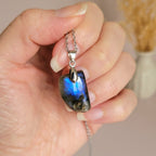 Pendentif en labradorite bélière argentée – 2,3 cm