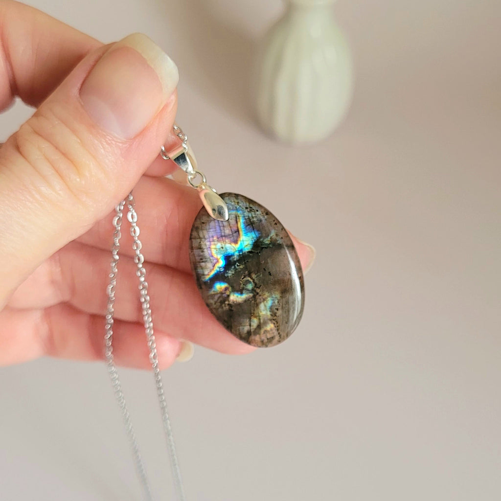 Pendentif en labradorite bélière argentée – 3,1 cm