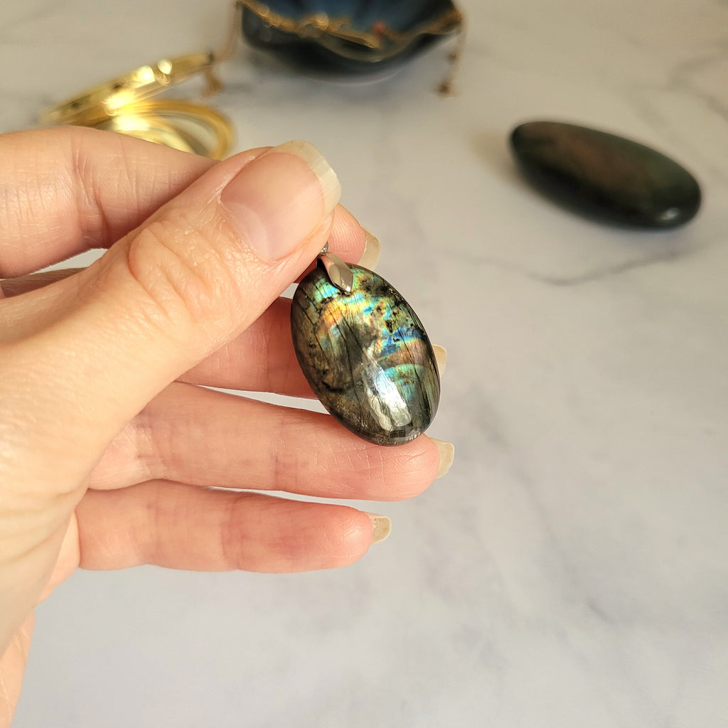 Pendentif en labradorite bélière argentée – 3,1 cm