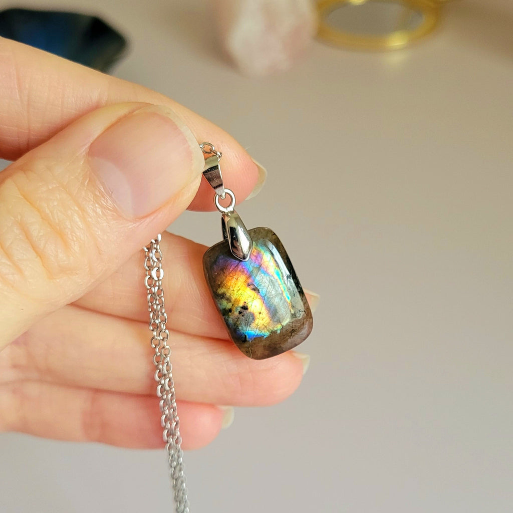 Pendentif en labradorite 2,1 cm bélière argentée