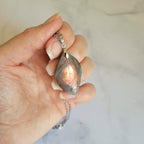 Pendentif en labradorite bélière argentée – 3,7 cm