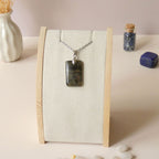 Pendentif en labradorite bélière argentée – 3,7 cm