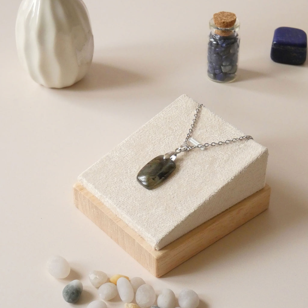 Pendentif en labradorite 2,1 cm bélière argentée