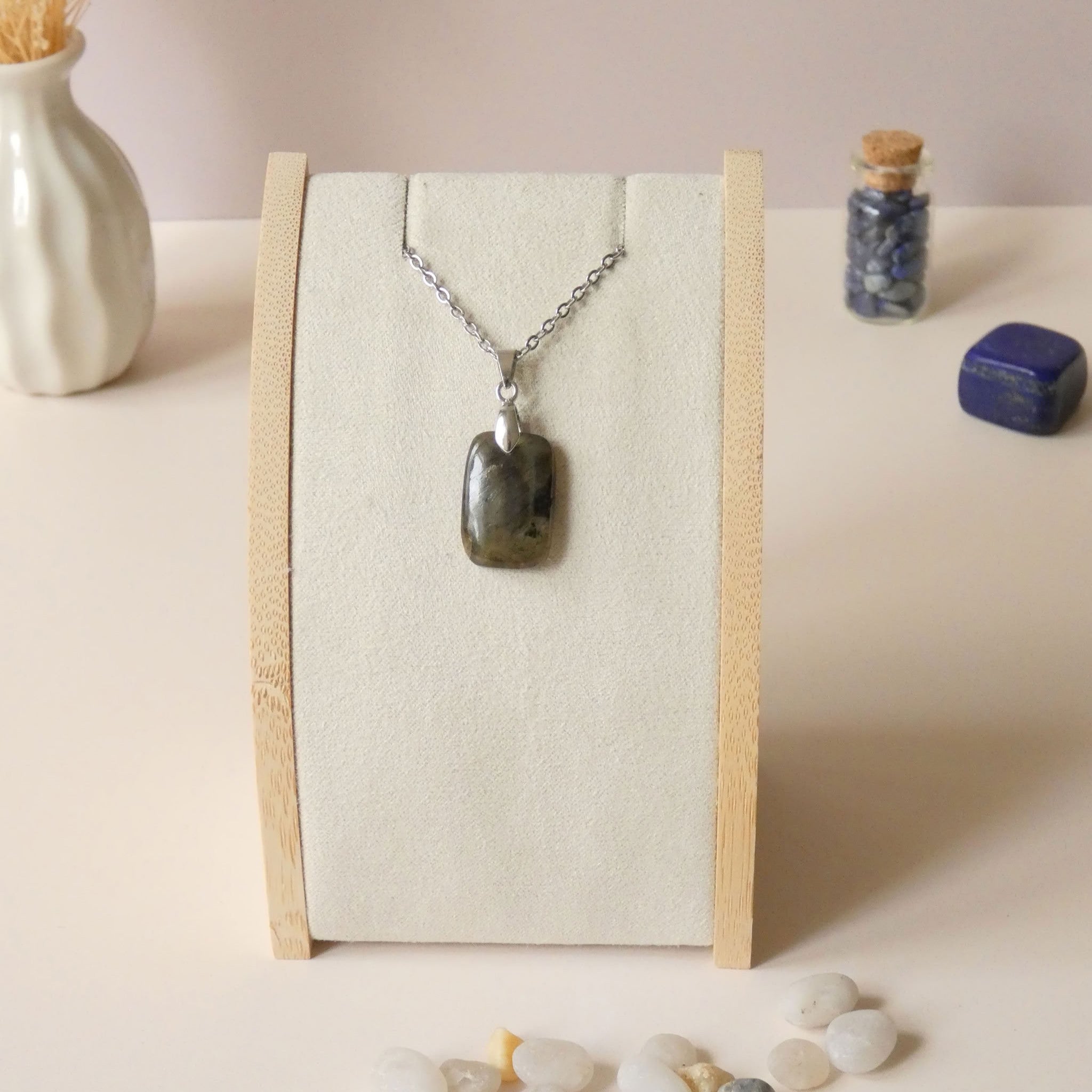 Pendentif en labradorite 2,1 cm bélière argentée