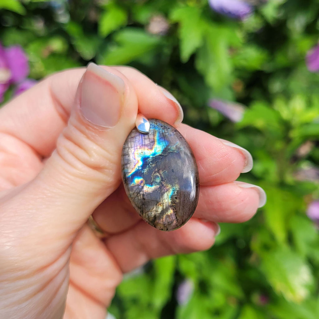 Pendentif en labradorite bélière argentée – 3,1 cm
