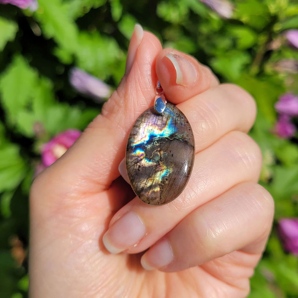 Pendentif en labradorite bélière argentée – 3,1 cm
