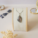Pendentif en labradorite bélière argentée – 3,7 cm