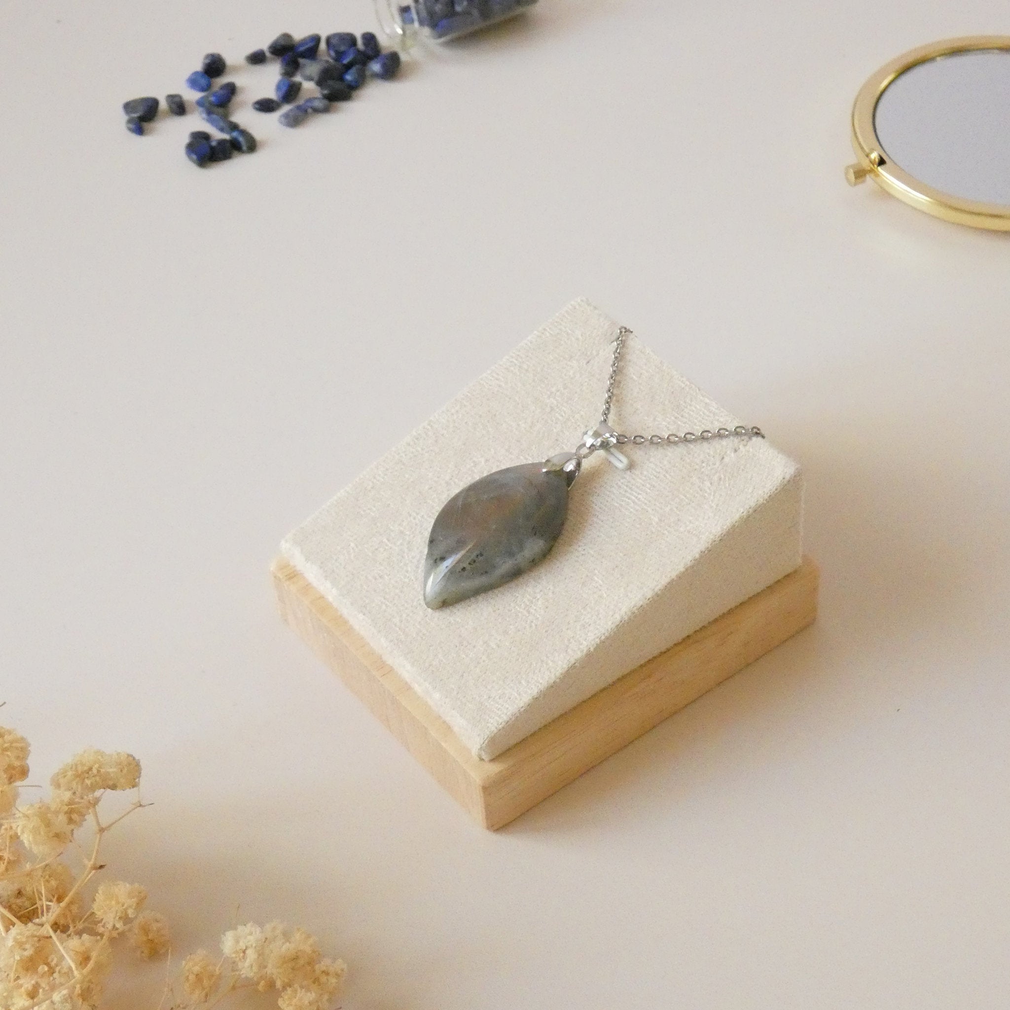 Pendentif en labradorite bélière argentée – 3,7 cm