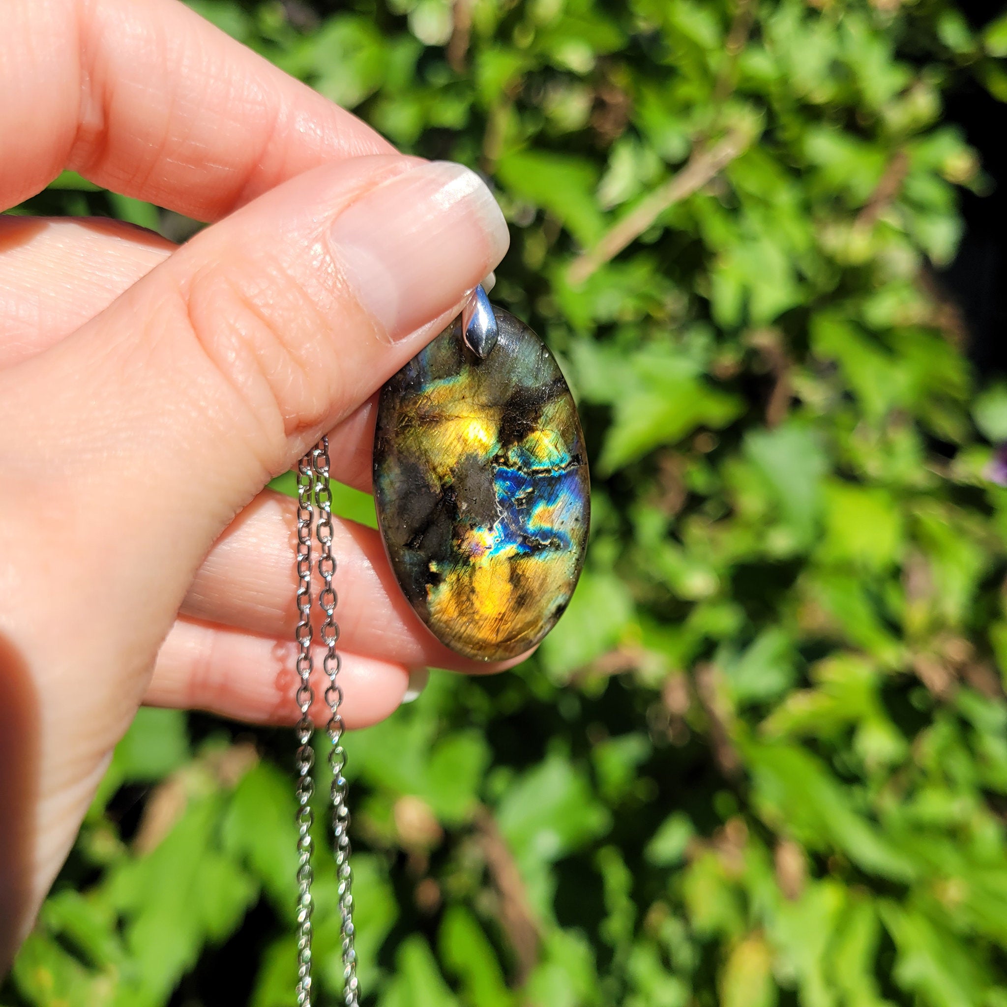 Pendentif en labradorite bélière argentée – 3,7 cm