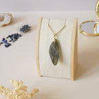 Pendentif en labradorite violette 5,1 cm bélière dorée