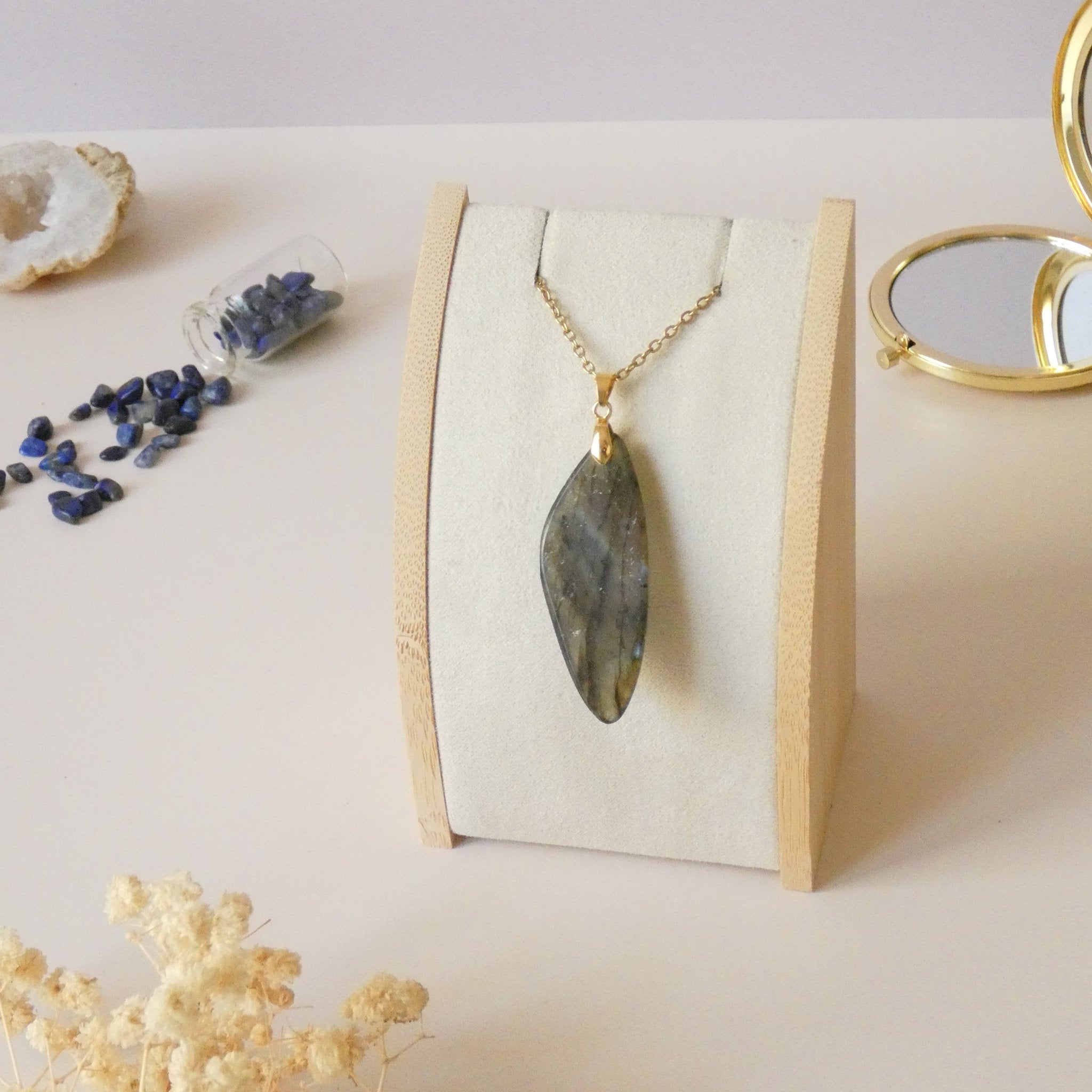 Pendentif en labradorite violette 5,1 cm bélière dorée