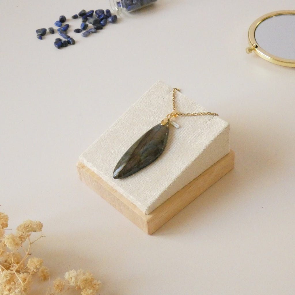 Pendentif en labradorite violette 5,1 cm bélière dorée