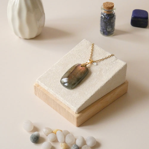 Pendentif en labradorite bélière dorée – 3,3 cm