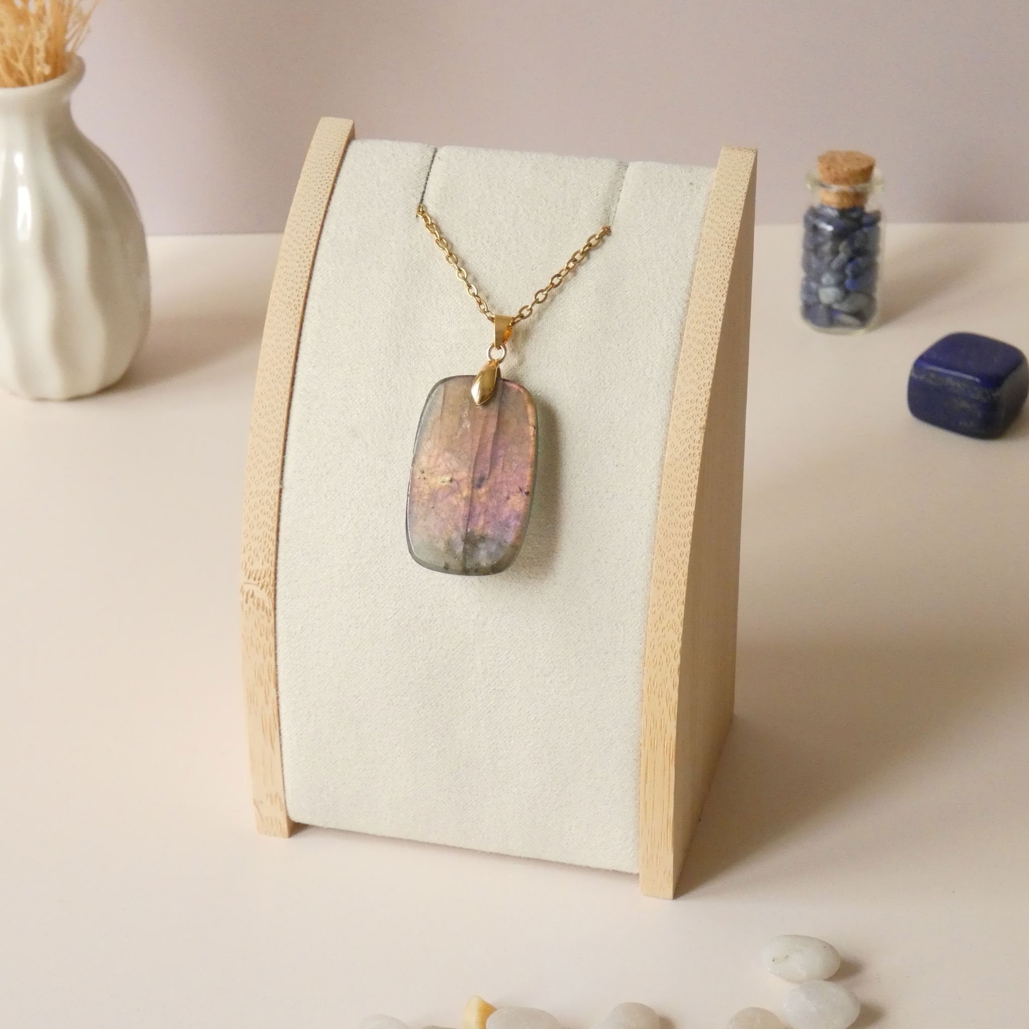 Pendentif en labradorite bélière dorée – 3,3 cm