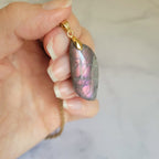 Pendentif en labradorite bélière dorée – 3,6 cm